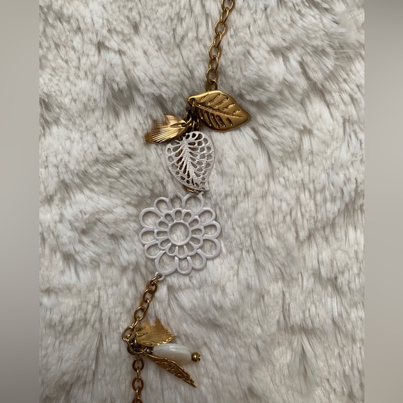 Gold & White Guess Necklace - Picture 1 of 7